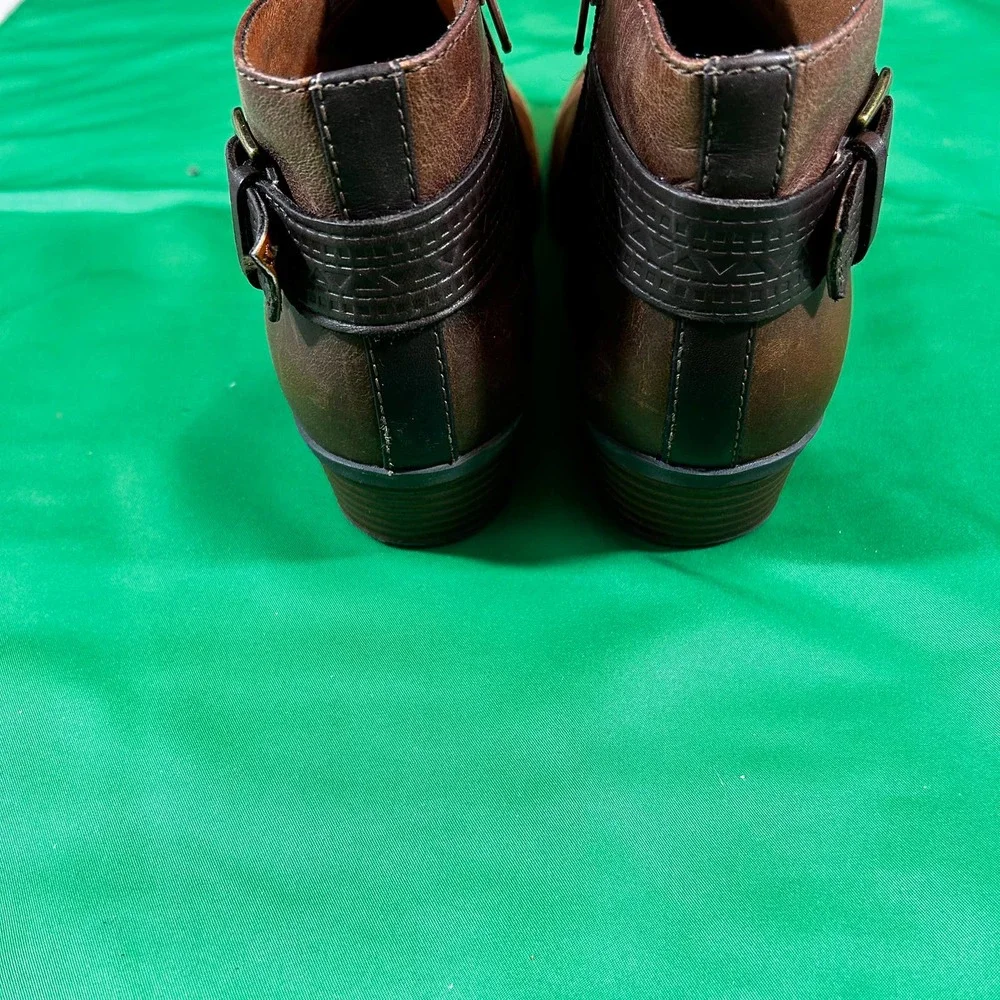 Clarks addiy kara